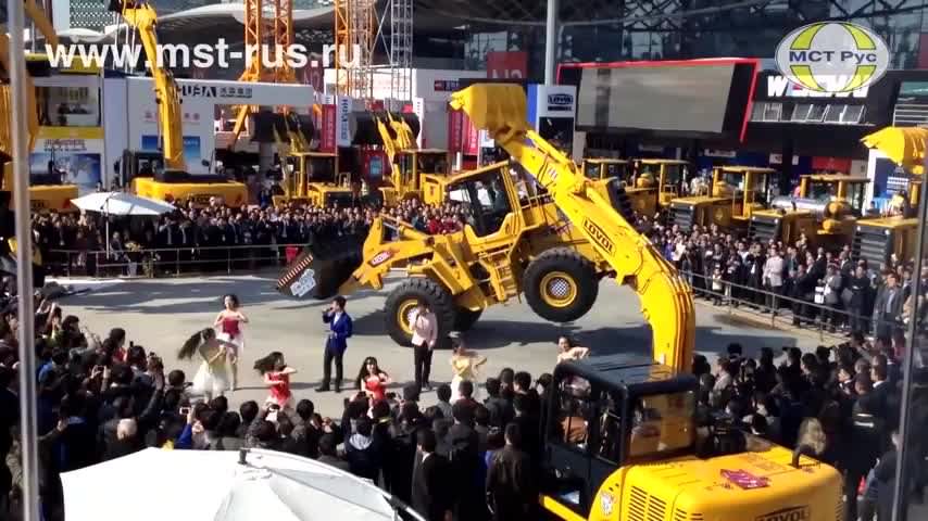 Танец экскаватора видео